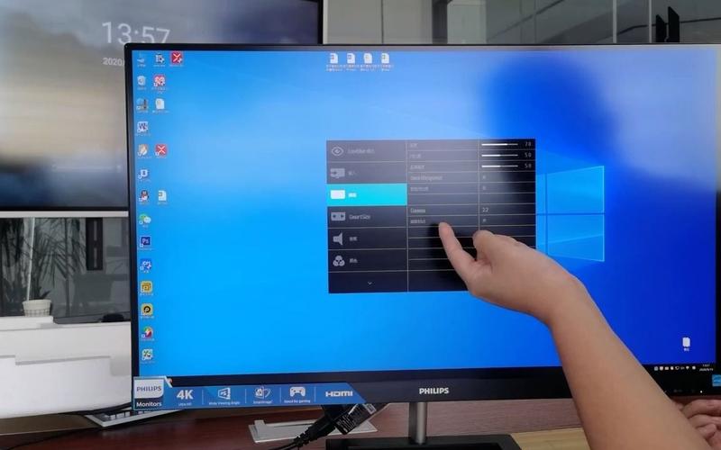 飞利浦显示器上menu键在哪