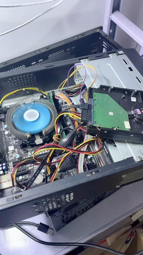 硬盘装在机箱哪个位置