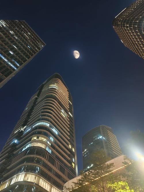 vivox90跟华为mate30拍月亮哪个好