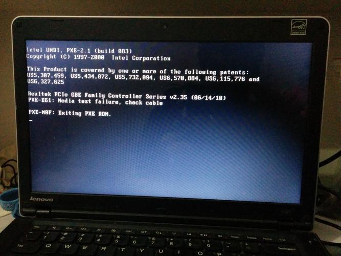 电脑开机黑屏显示内存不够电脑显示内存不足还黑屏死机
