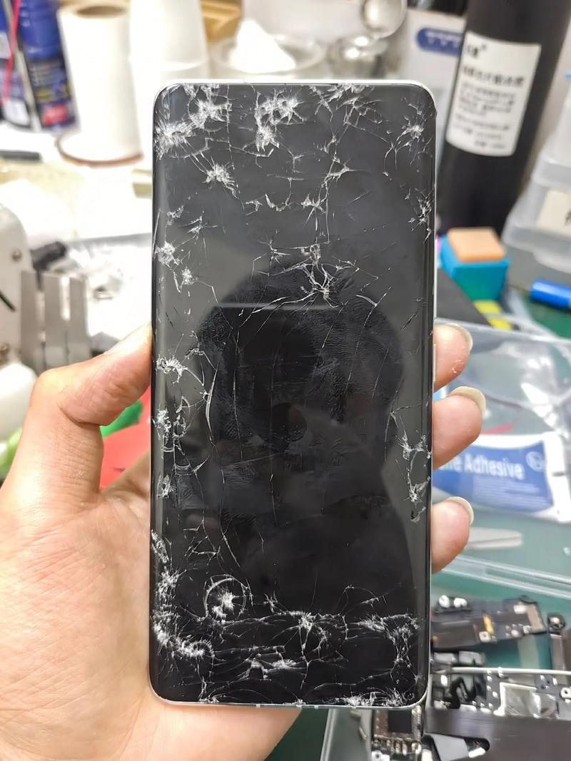 手机屏摔碎了修复多少钱
