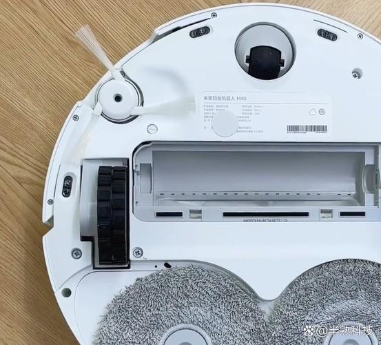 小米扫地机器人尘盒怎么打开