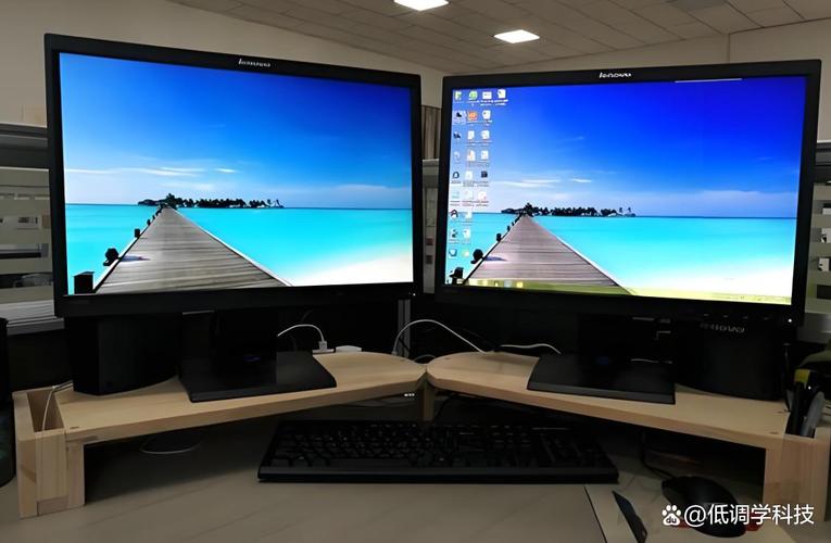 笔记本电脑如何外接两个显示器,达到三个屏同时显示?