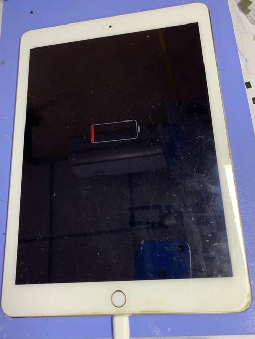 为什么ipad充电充不进去了,一直在闪??