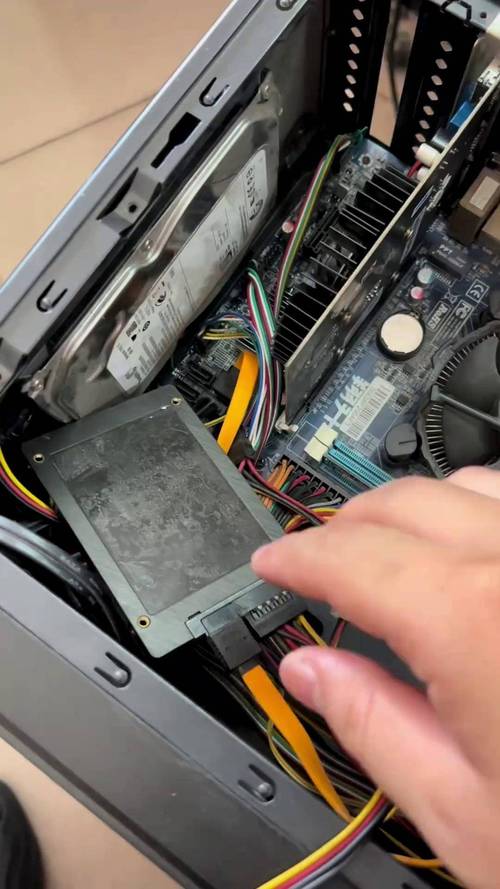 双硬盘双系统怎么装?(双硬盘双系统安装办法(win7+win10双系统))