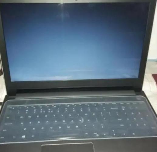 电脑触控下边缘鼓包是什么原因