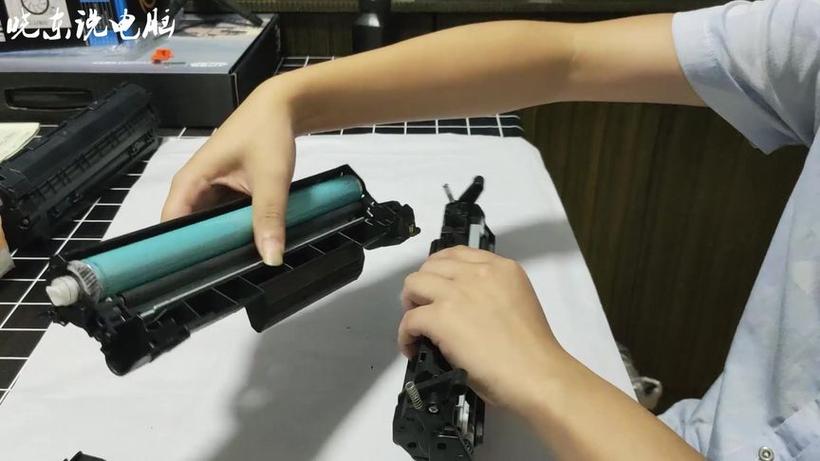 打印机硒鼓怎么打开?