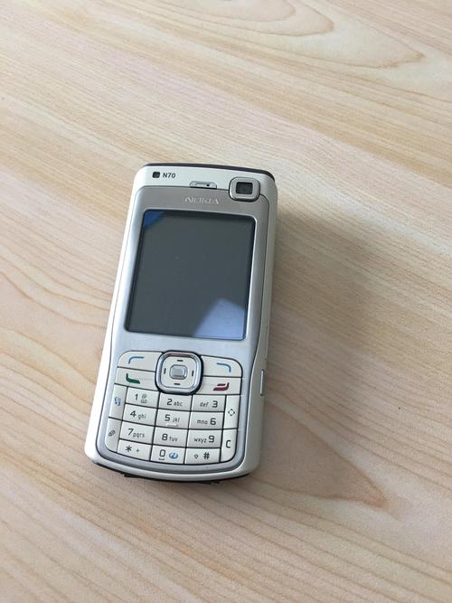 诺基亚手机没电关机了怎么开机呢