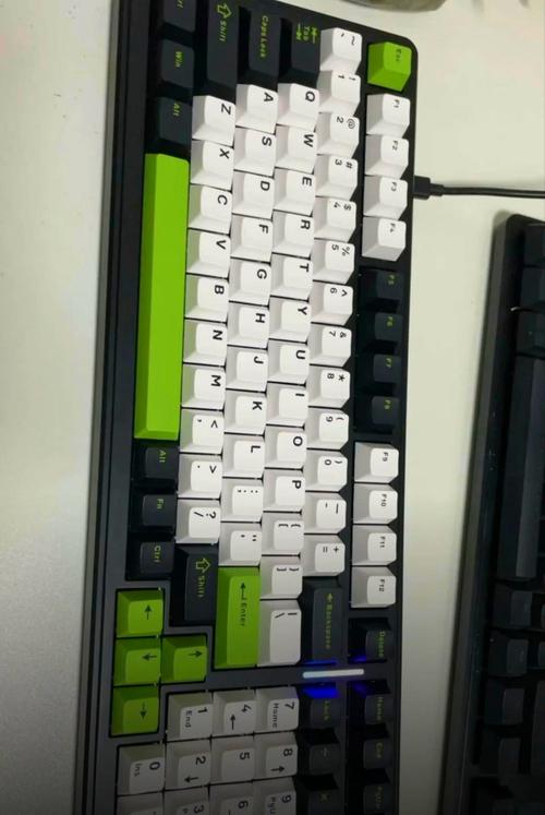 狼蛛收割者机械键盘怎么调背景灯光