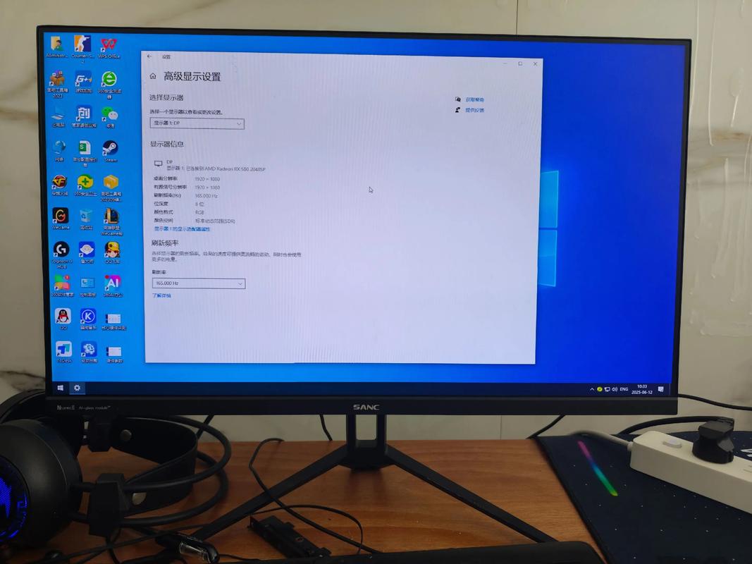 sanc显示器屏幕闪一下黑屏?