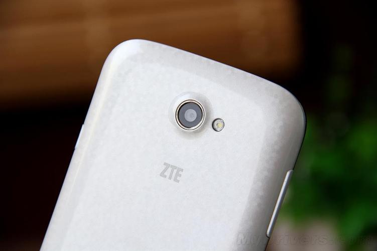 中兴手机的内存卡槽在哪里q802t