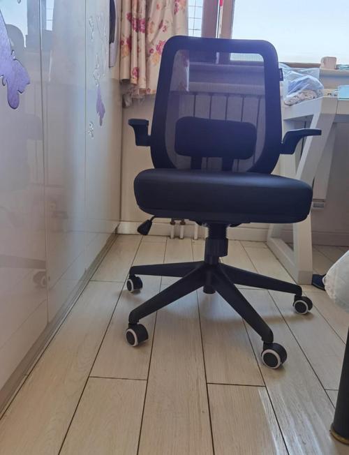 电脑椅买黑白调还是习格好