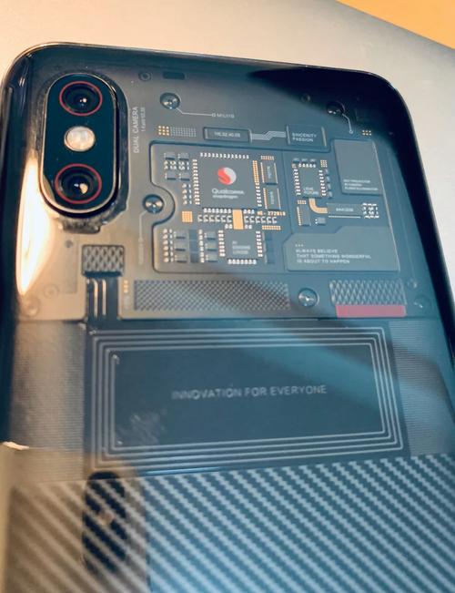 小米8上面的小孔是干嘛的