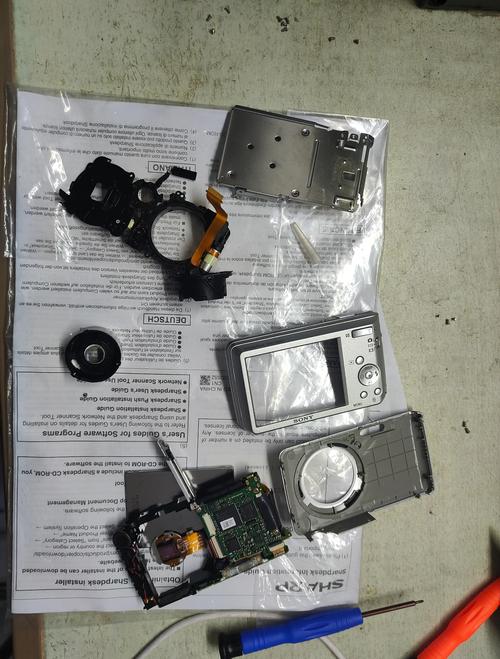 我的索尼数码相机的镜头弹不出不来了,怎么办?